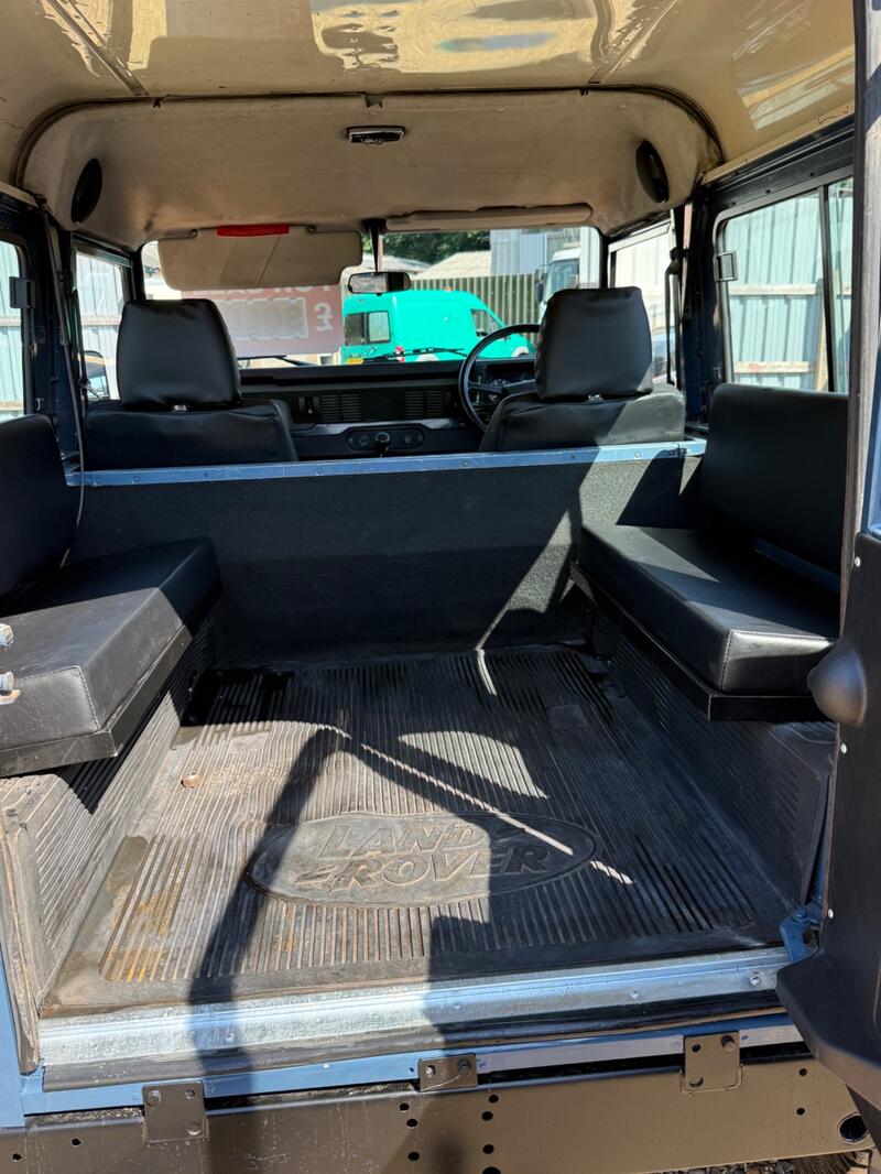 LAND ROVER DEFENDER 90