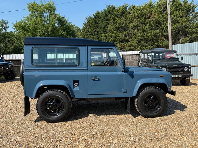 LAND ROVER DEFENDER 90