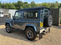LAND ROVER DEFENDER 90