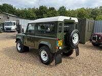 LAND ROVER DEFENDER 90