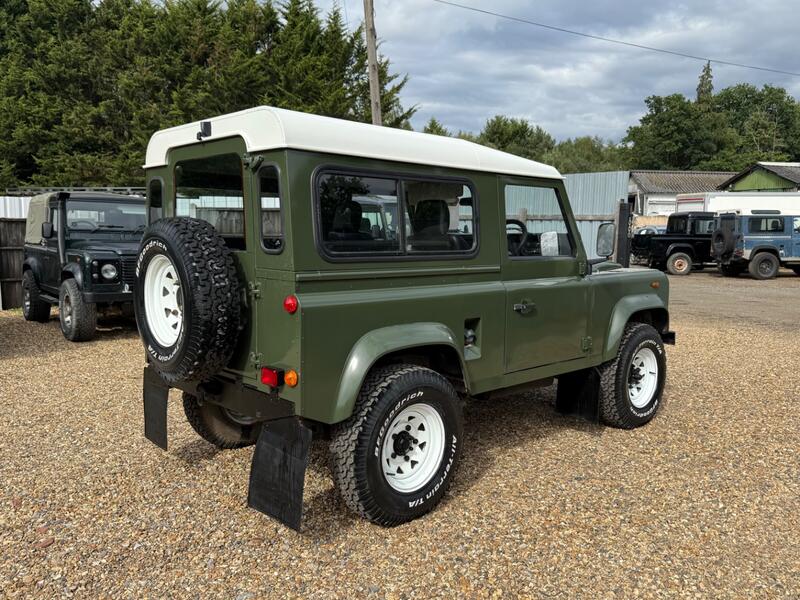 LAND ROVER DEFENDER 90