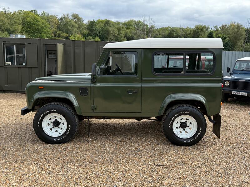 LAND ROVER DEFENDER 90