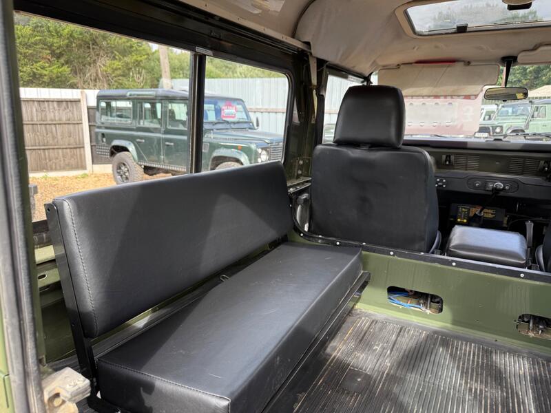 LAND ROVER DEFENDER 90