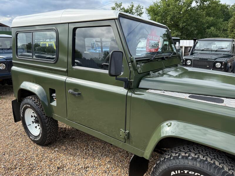 LAND ROVER DEFENDER 90