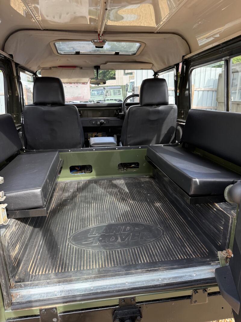 LAND ROVER DEFENDER 90
