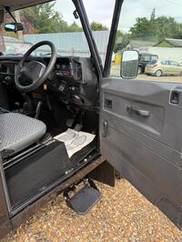 LAND ROVER DEFENDER 90
