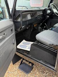 LAND ROVER DEFENDER 90