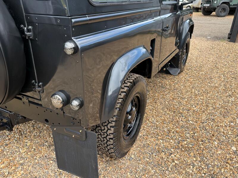 LAND ROVER DEFENDER 90