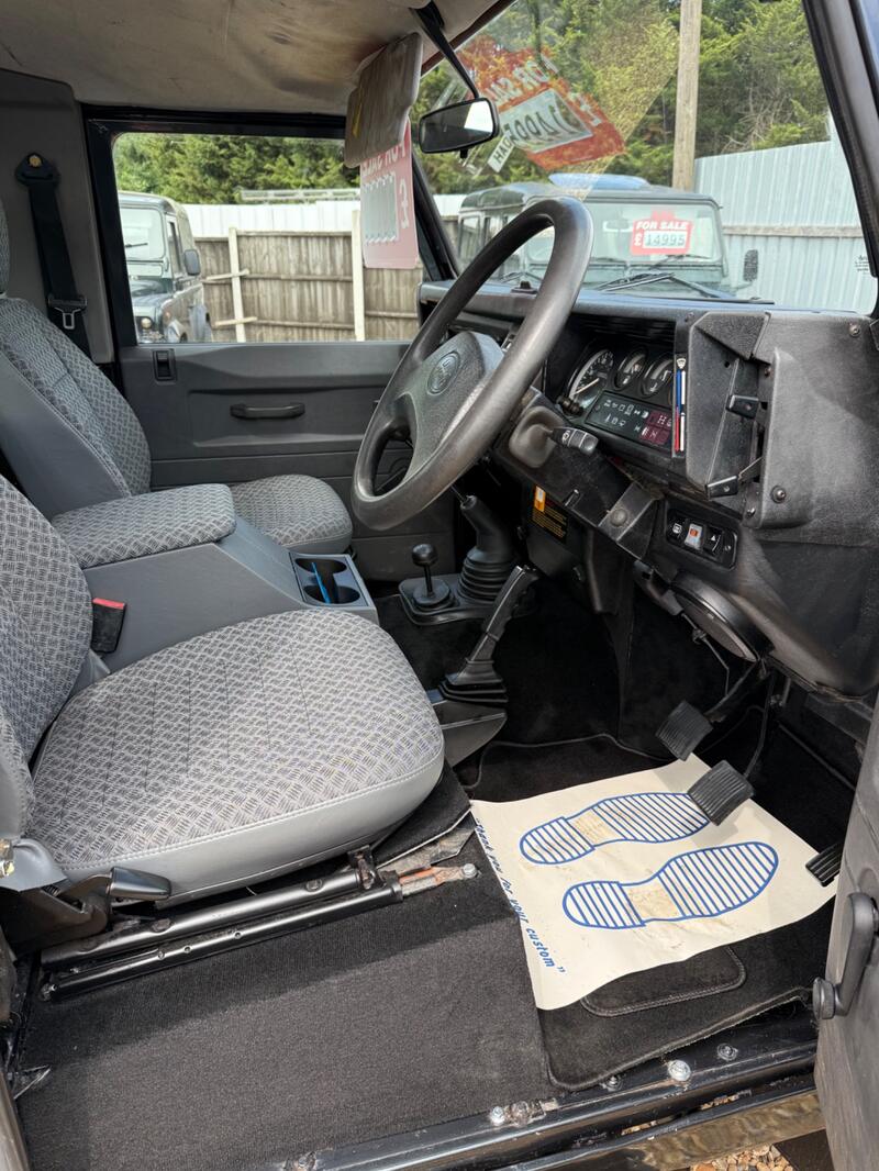 LAND ROVER DEFENDER 90