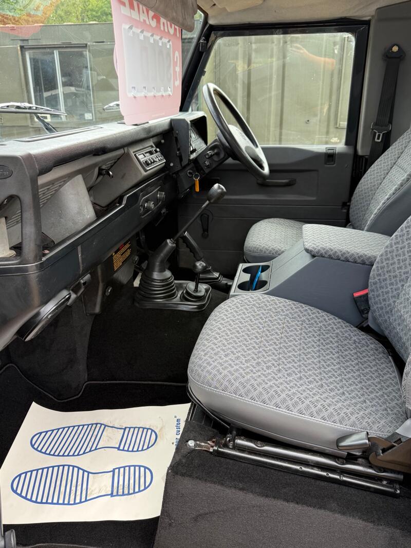 LAND ROVER DEFENDER 90