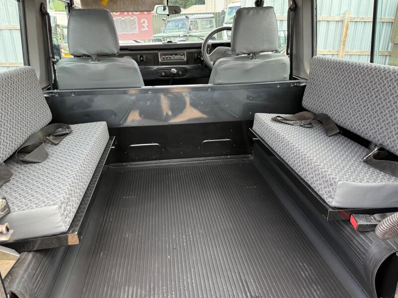 LAND ROVER DEFENDER 90