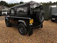 LAND ROVER DEFENDER 90