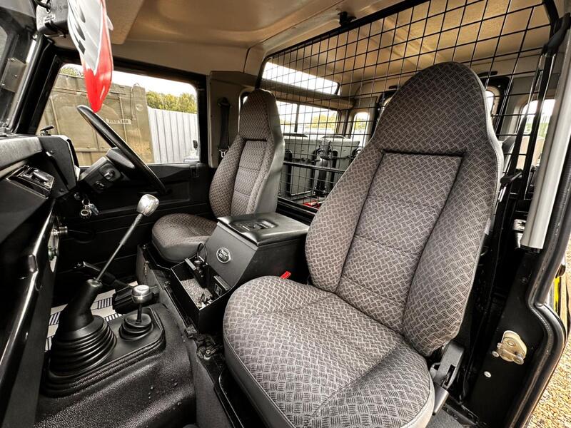 LAND ROVER DEFENDER 90