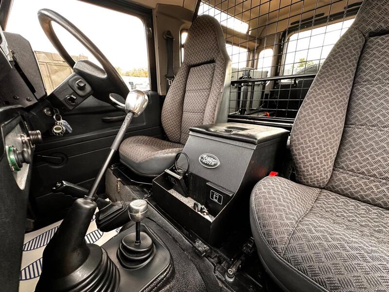 LAND ROVER DEFENDER 90