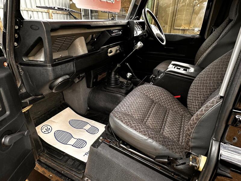 LAND ROVER DEFENDER 90