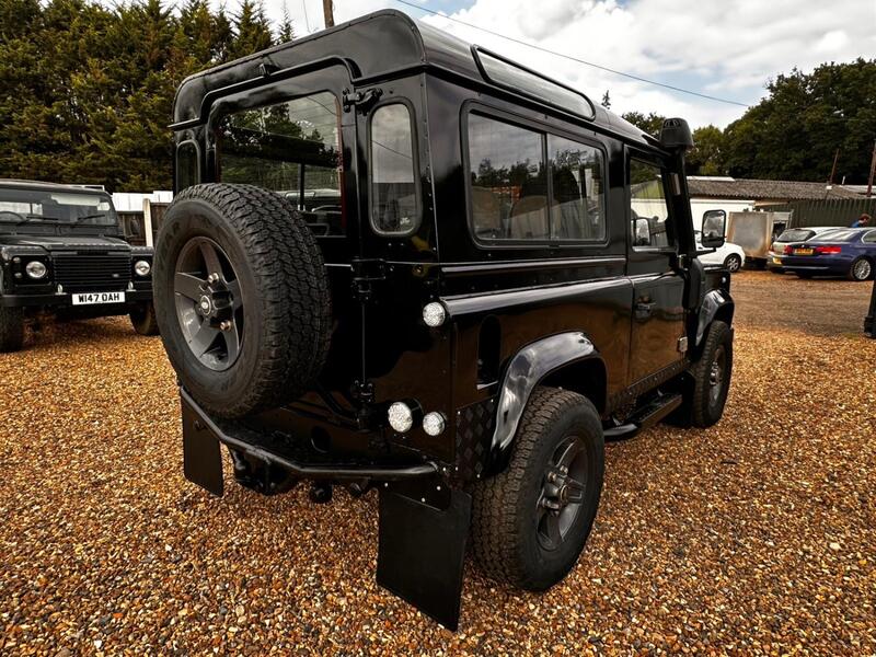 LAND ROVER DEFENDER 90