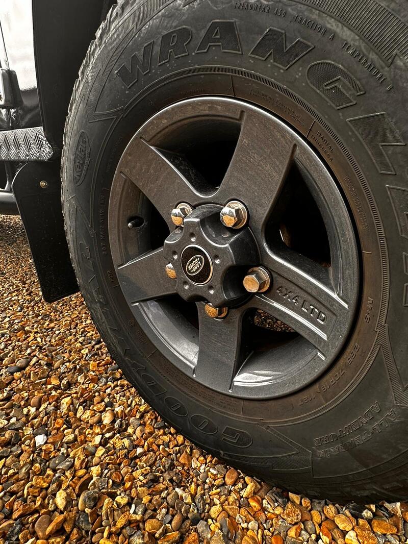 LAND ROVER DEFENDER 90