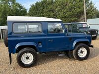 LAND ROVER DEFENDER 90