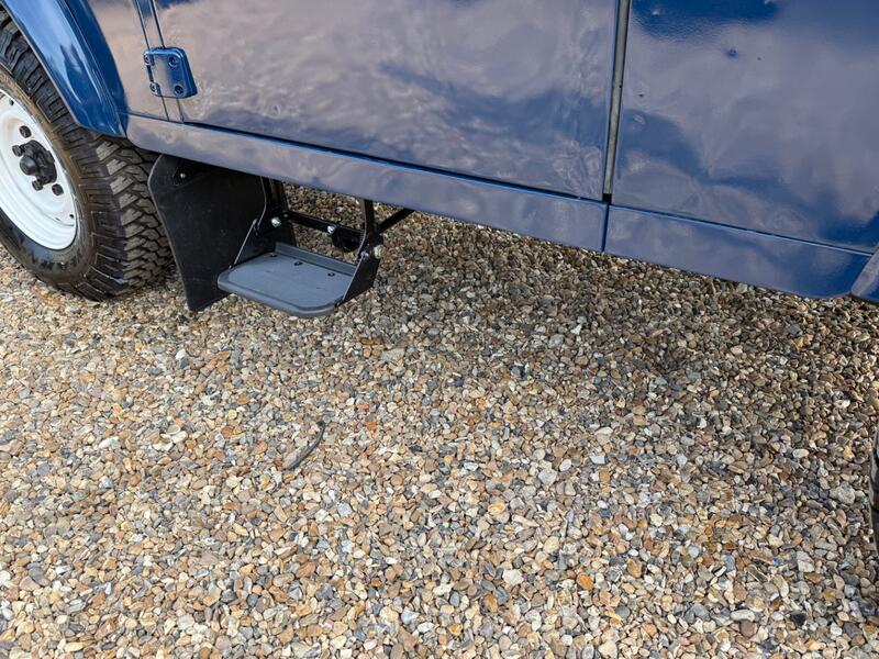 LAND ROVER DEFENDER 90