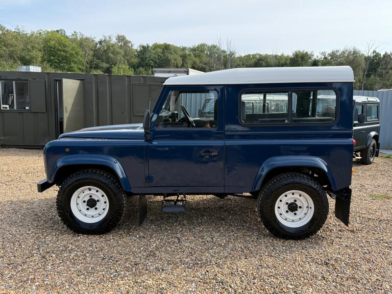 LAND ROVER DEFENDER 90