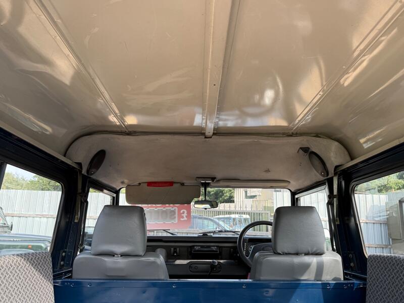 LAND ROVER DEFENDER 90
