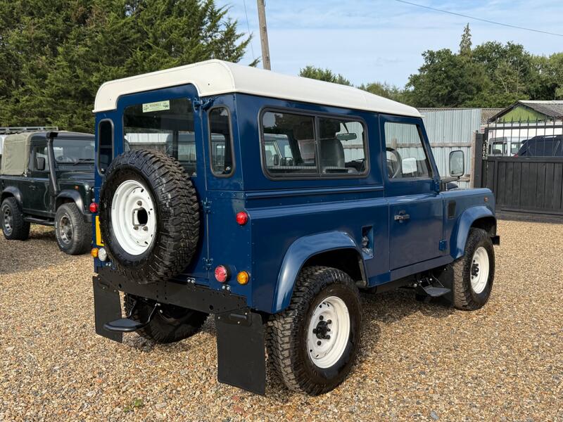 LAND ROVER DEFENDER 90
