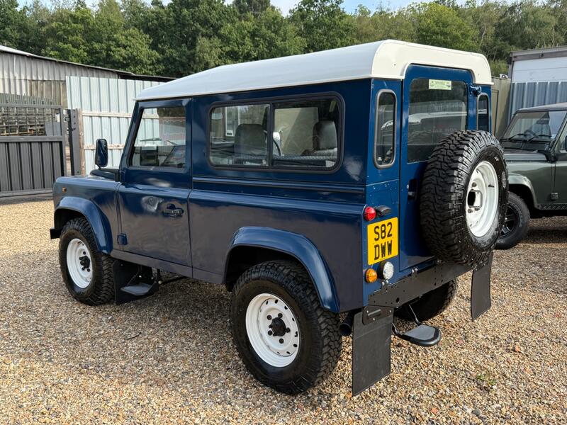 LAND ROVER DEFENDER 90