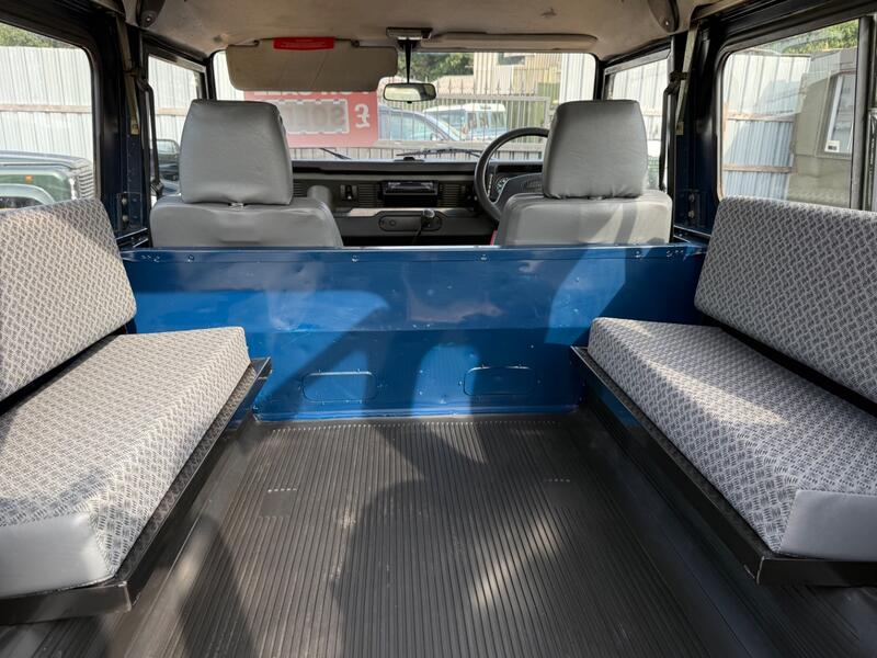 LAND ROVER DEFENDER 90