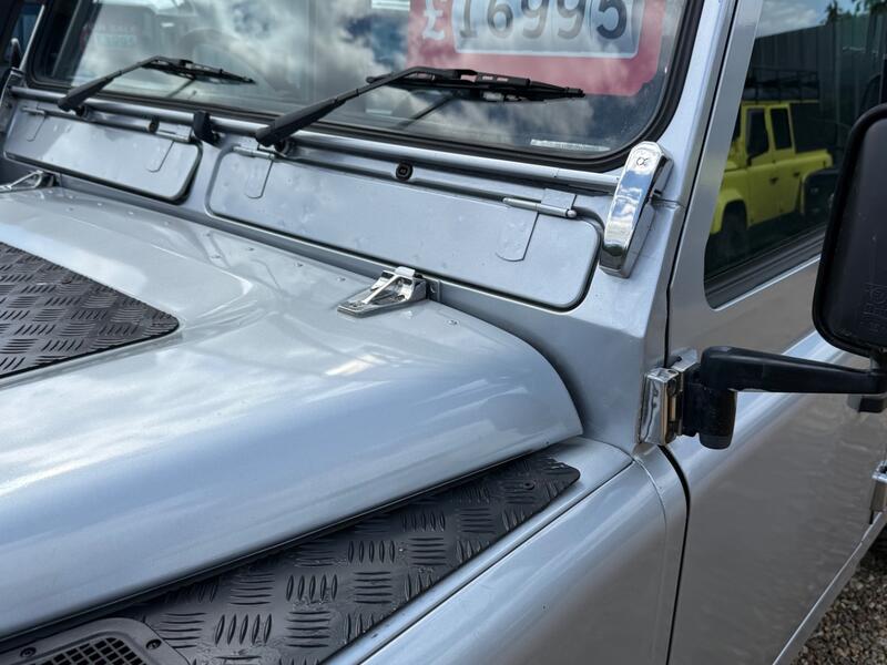 LAND ROVER DEFENDER 110