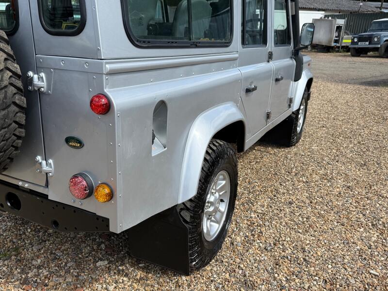 LAND ROVER DEFENDER 110