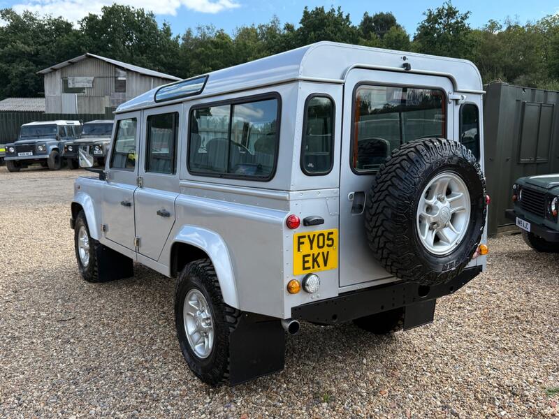 LAND ROVER DEFENDER 110