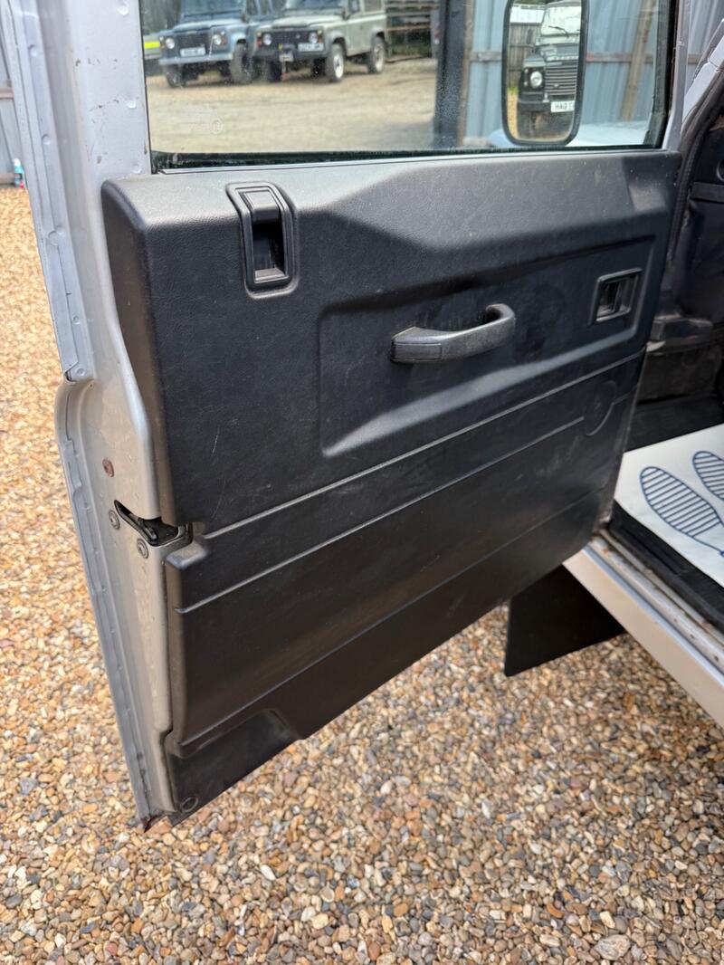 LAND ROVER DEFENDER 110