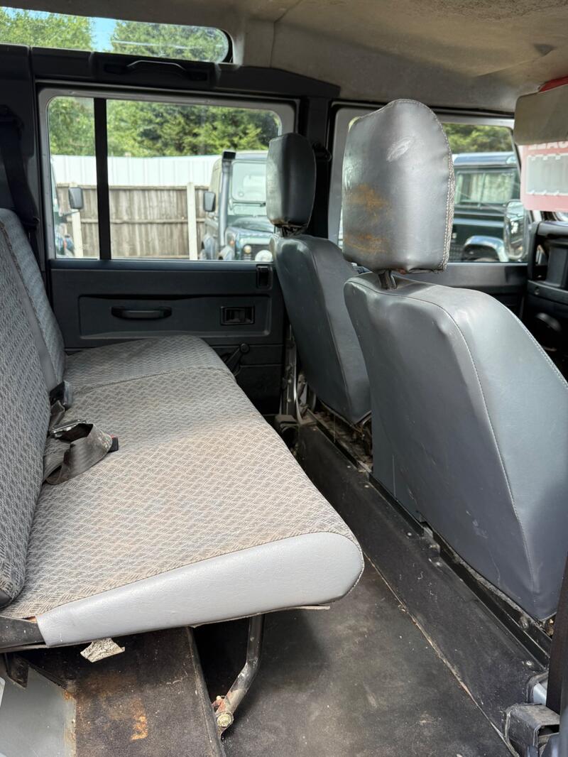 LAND ROVER DEFENDER 110