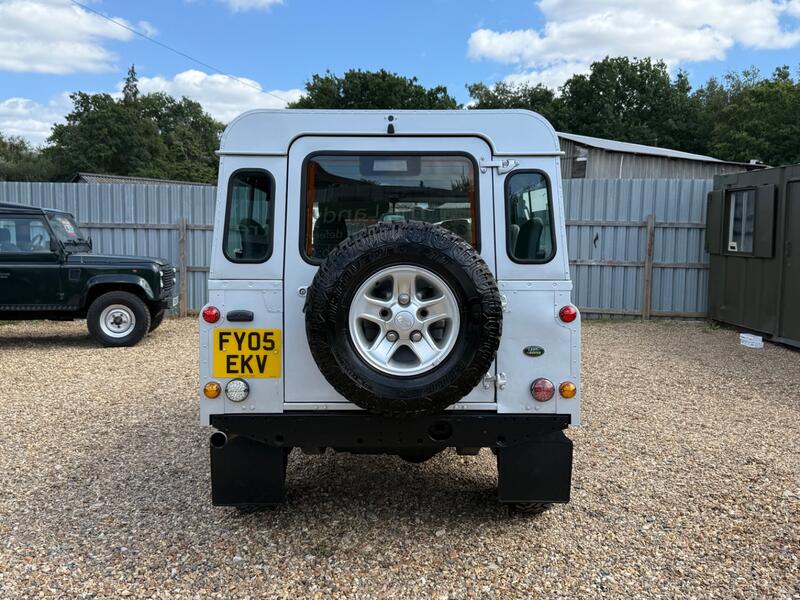 LAND ROVER DEFENDER 110