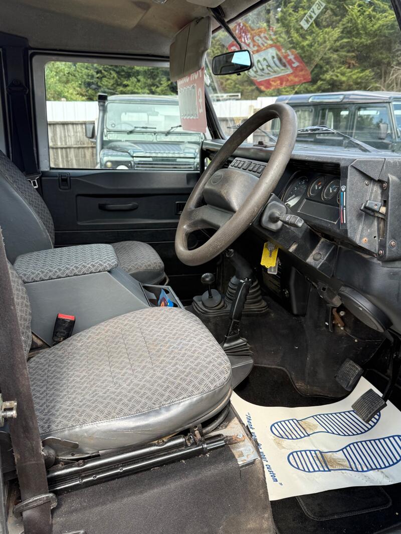 LAND ROVER DEFENDER 110