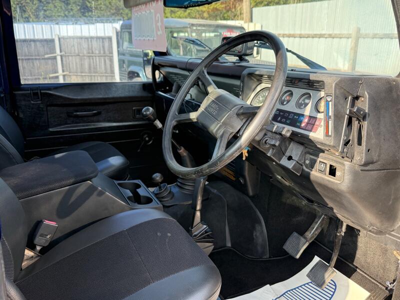 LAND ROVER DEFENDER 90