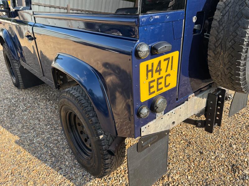 LAND ROVER DEFENDER 90