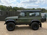 LAND ROVER DEFENDER 90