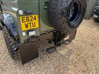 LAND ROVER DEFENDER 90