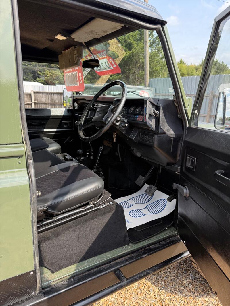 LAND ROVER DEFENDER 90