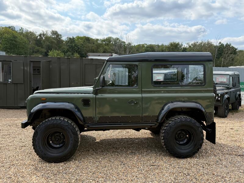 LAND ROVER DEFENDER 90
