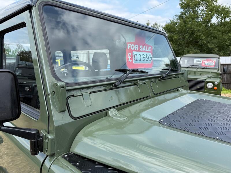 LAND ROVER DEFENDER 90
