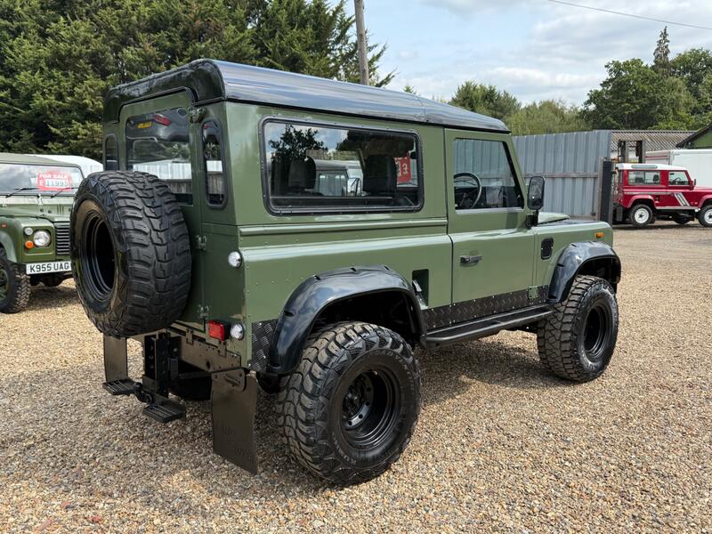 LAND ROVER DEFENDER 90
