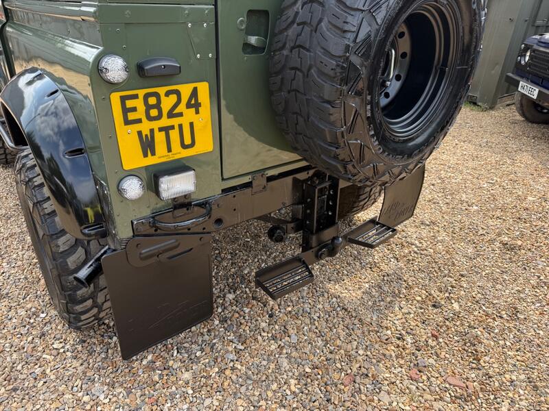 LAND ROVER DEFENDER 90