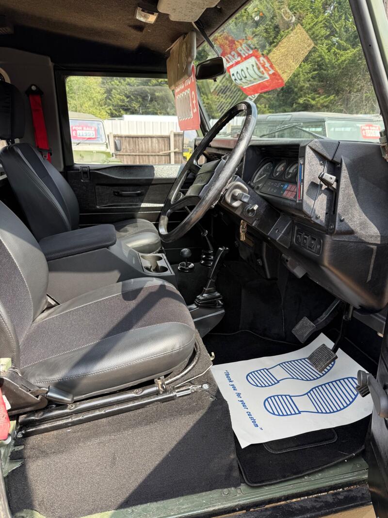 LAND ROVER DEFENDER 90