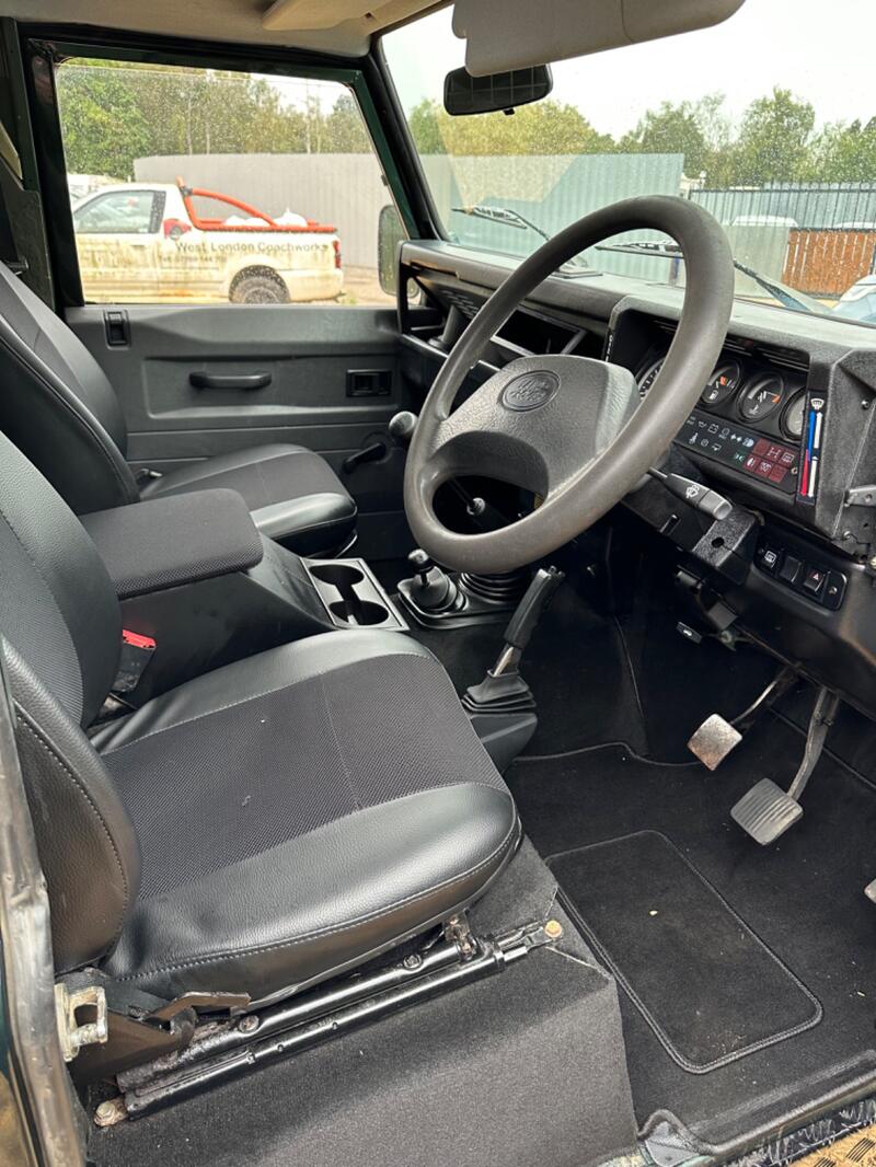 LAND ROVER DEFENDER 90