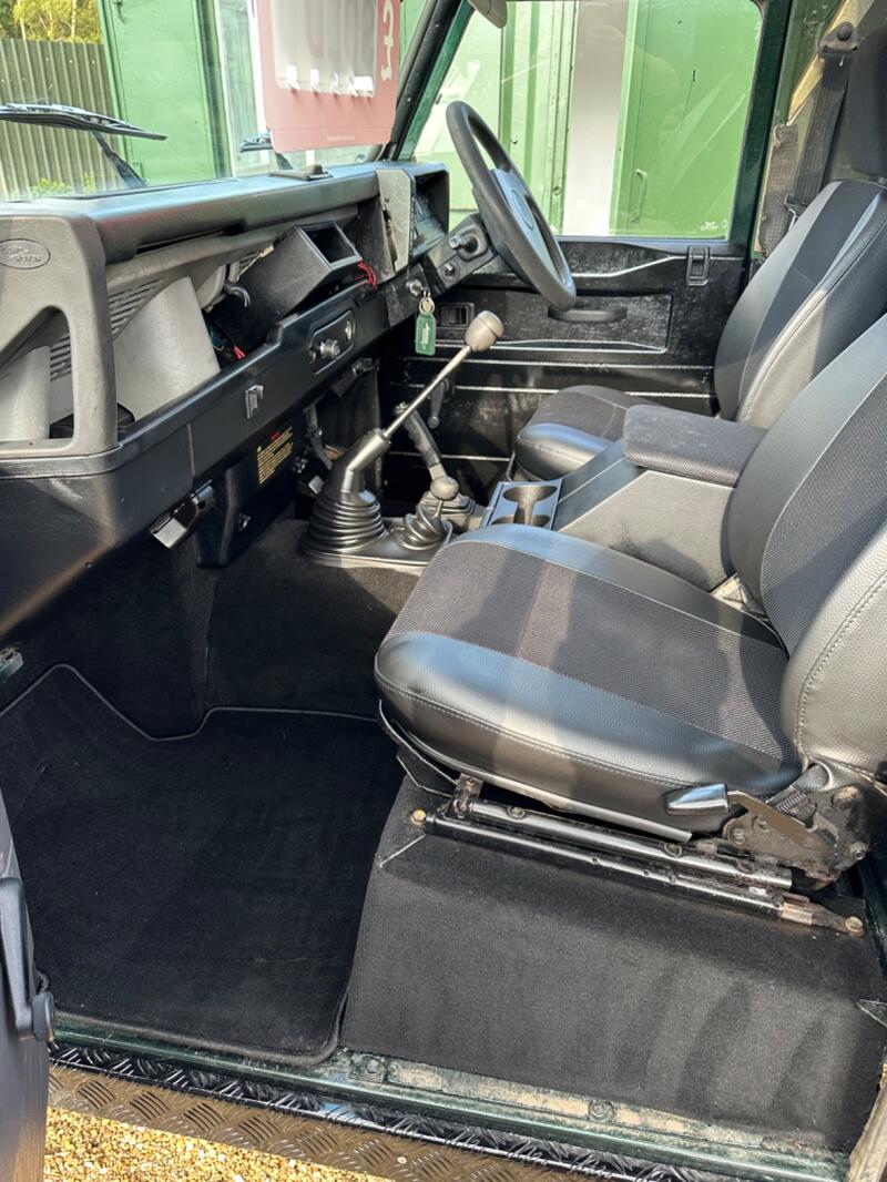 LAND ROVER DEFENDER 90