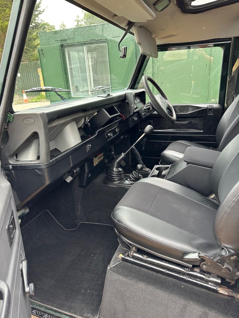 LAND ROVER DEFENDER 90