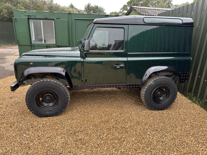 LAND ROVER DEFENDER 90