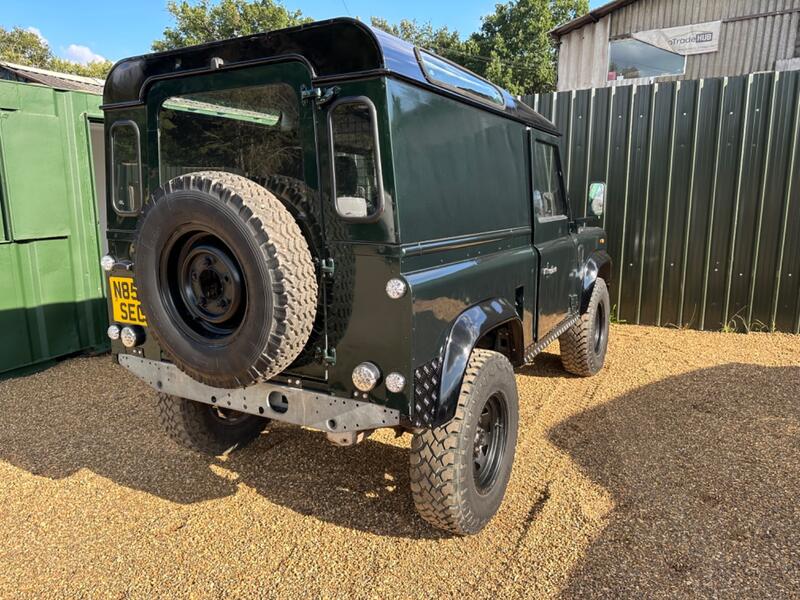 LAND ROVER DEFENDER 90